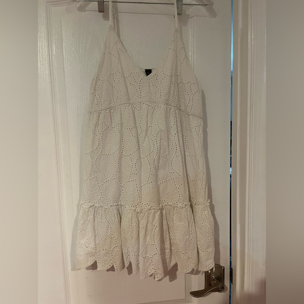 MINKPINK XXL like new white eyelet leaf pattern dress